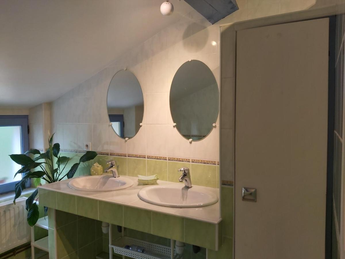 O Miroir... Sans Detour Dis-Moi Tout De Ce Sejour Francescas Exterior photo